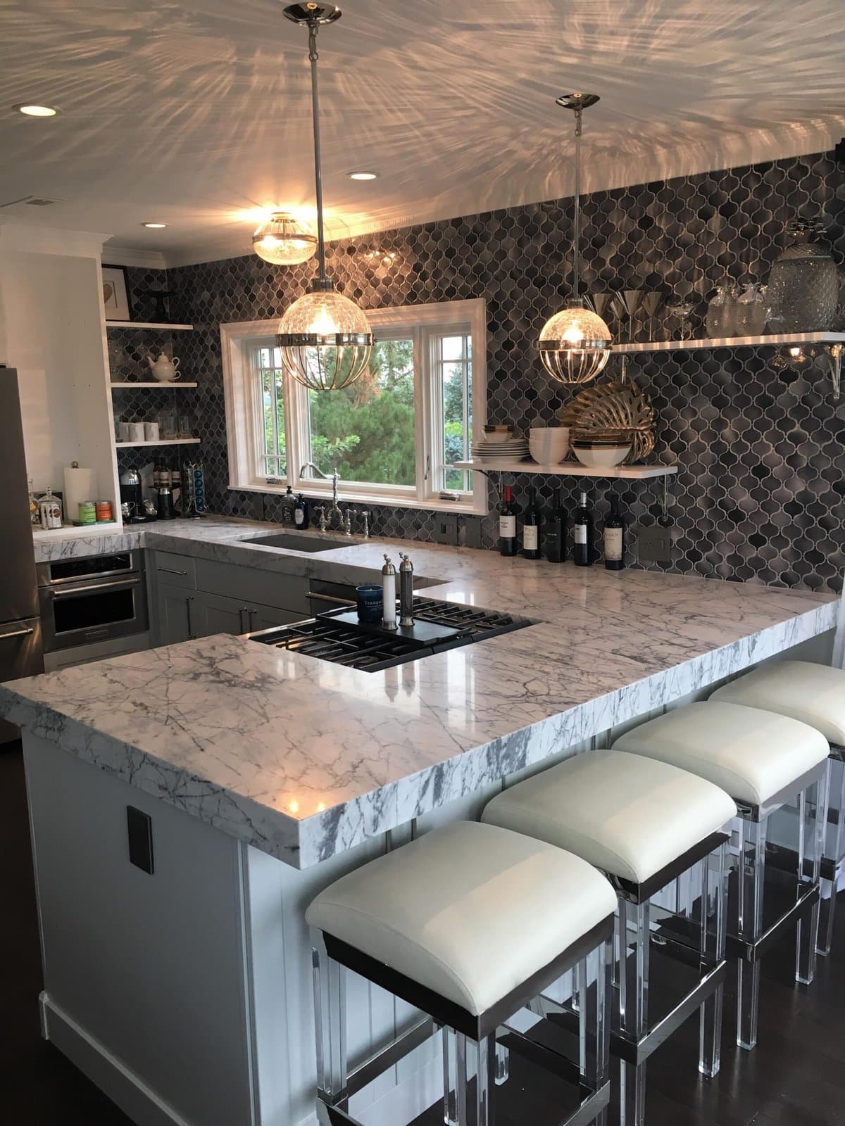 Our countertops experts can help transform your interior spaces.