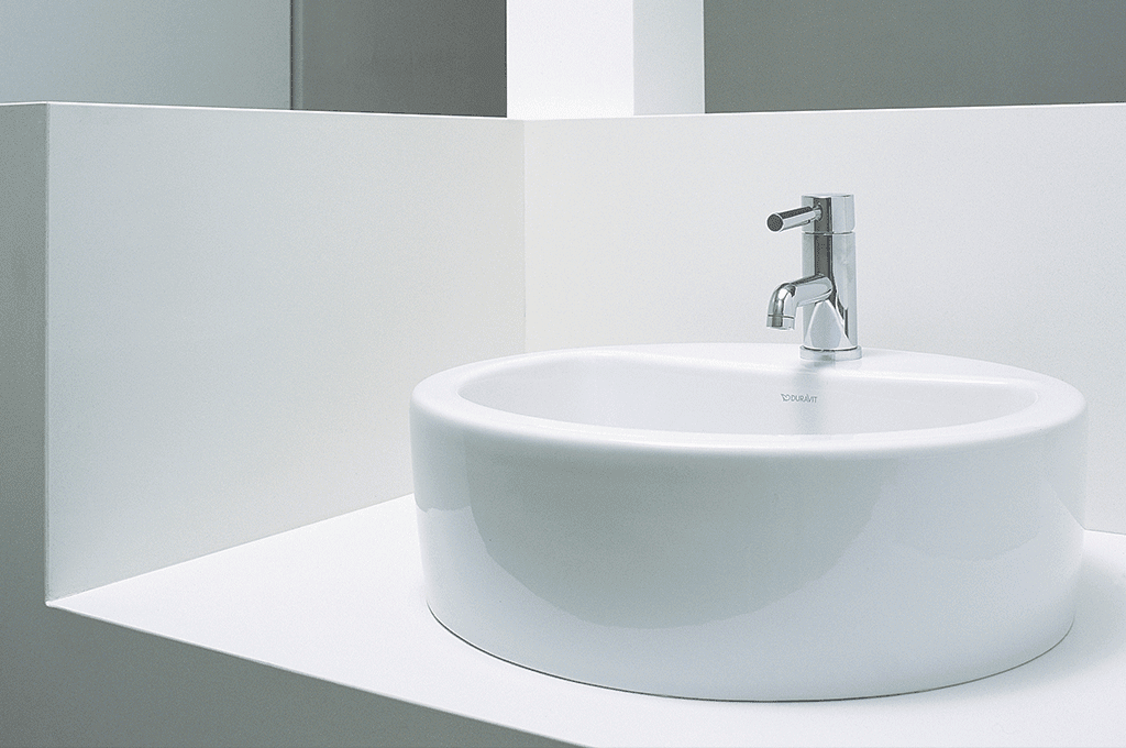 blizzard-caesarstone-vanity with straight edge. Advantage Stone Fabrication in Mead, Longmont and Boulder County Colorado.